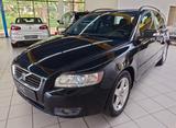 Volvo V50 Kombi 2.0 D Momentum - gebrauchte Volvo V50 aus dem Jahr 2009