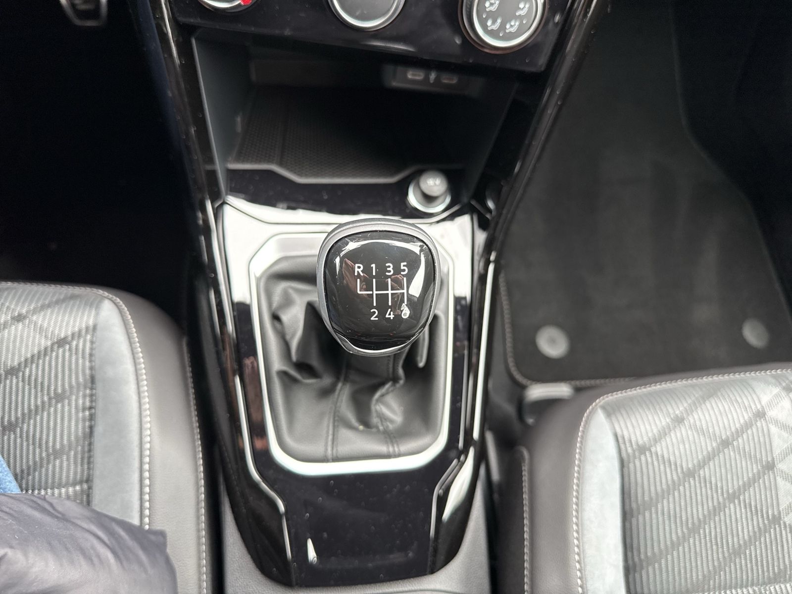 T-Roc R-Line 1.0 TSI, ACC, App, LED, Sitzhzg.