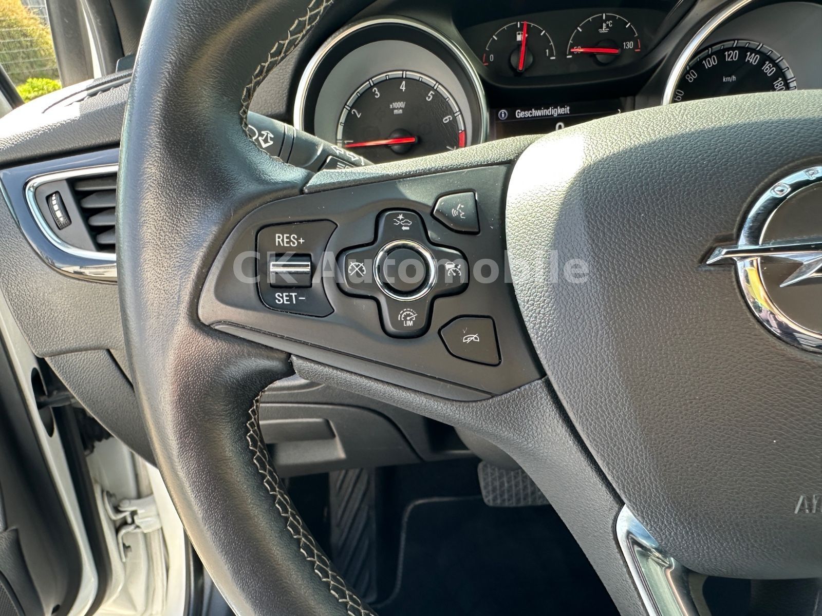 Fahrzeugabbildung Opel Astra K 1.6 Turbo Dynamic Autom./Navi/LED/ACC