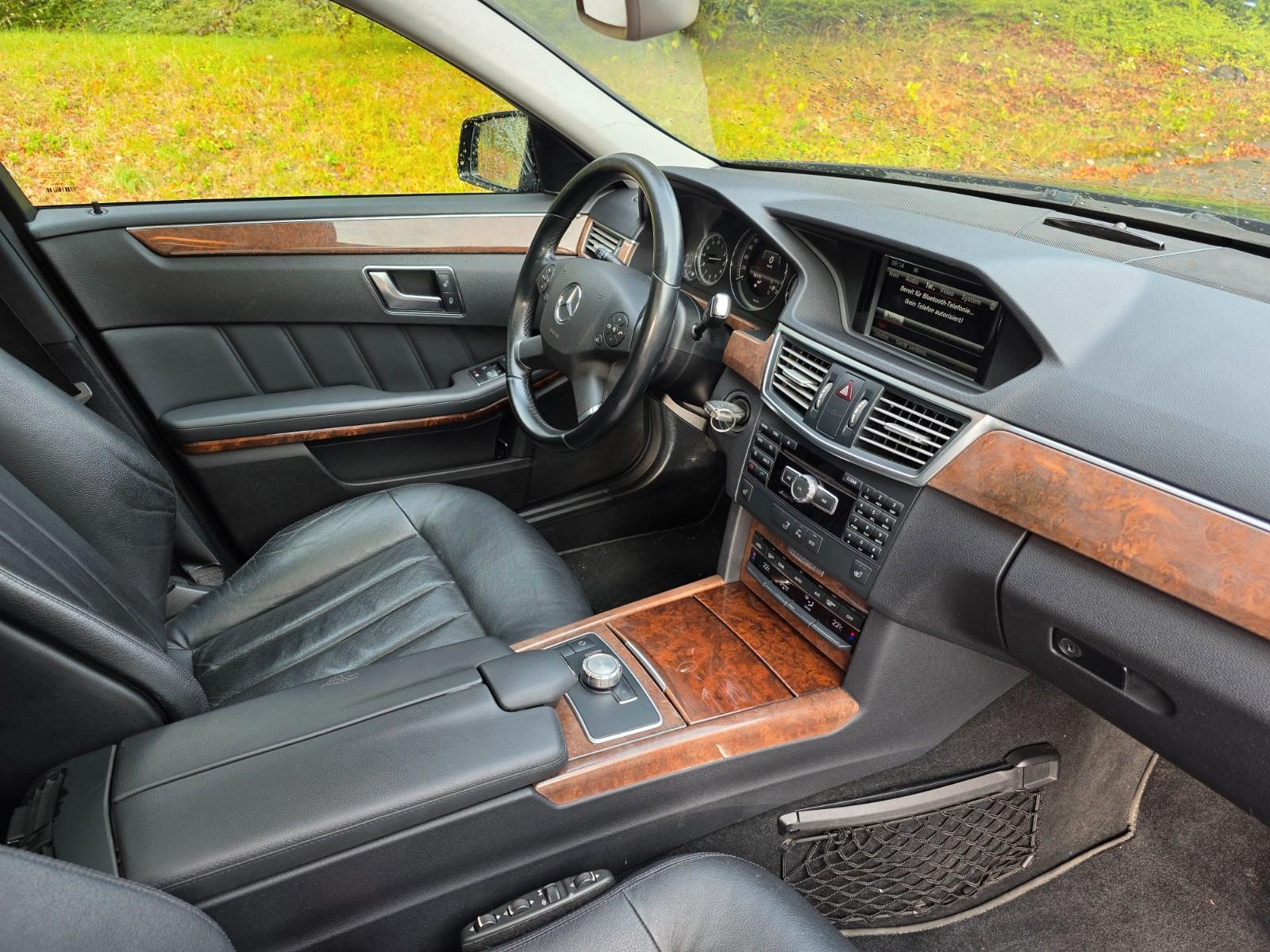 Mercedes-Benz E250 2012 — photo 14