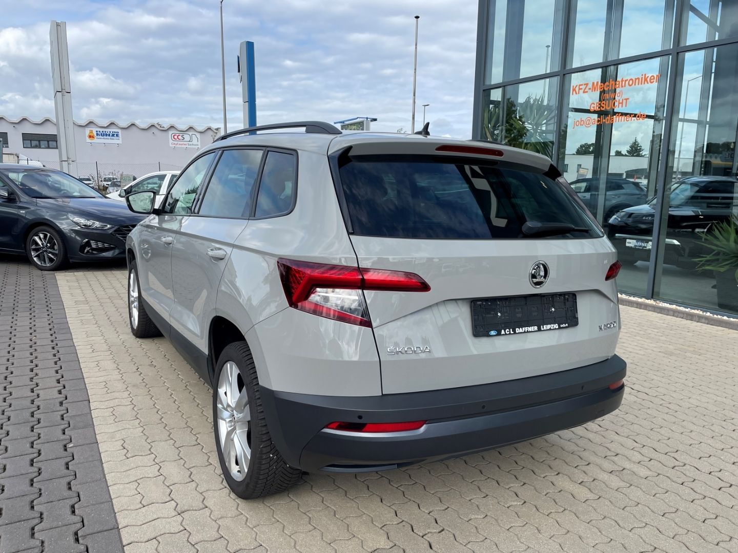 Fahrzeugabbildung SKODA Karoq Style LED Navi totWinkAss induktivLaden