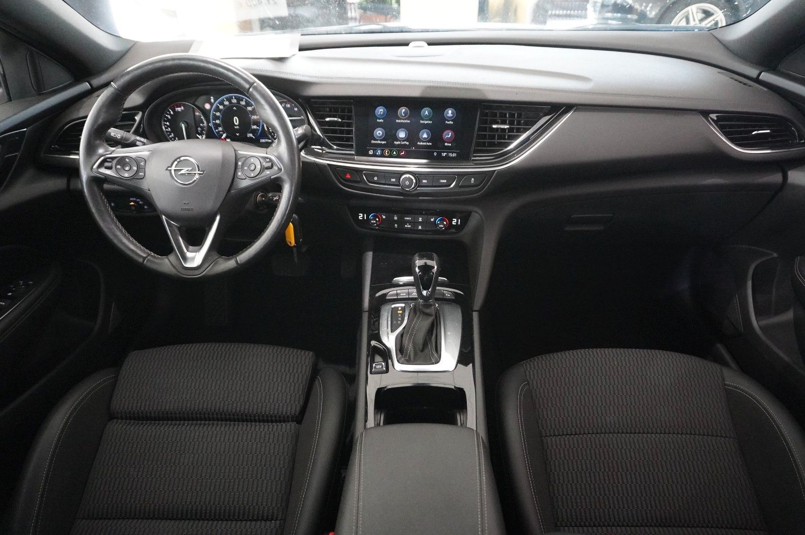 Fahrzeugabbildung Opel Insignia B ST 2.0T ELEGANCE NAVI/LED/VIRT/SH/DAB