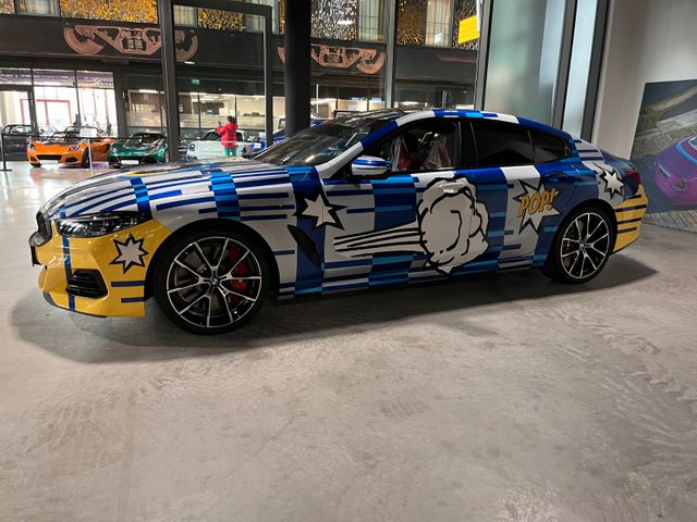 BMW M850 i xDrive SONDERMODELL "Jeff Koons 1 of 99"