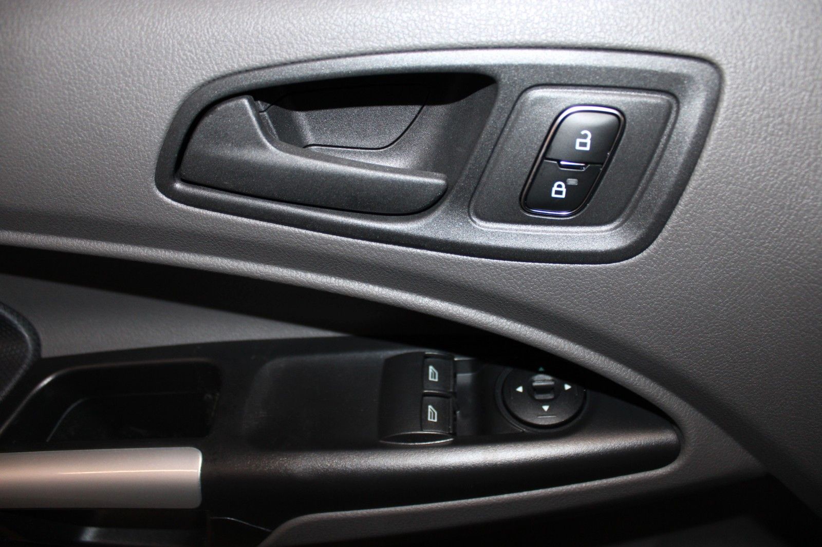 Fahrzeugabbildung Ford Transit Connect TREND L2 Lang KLIMA 3-Sitzer PDC