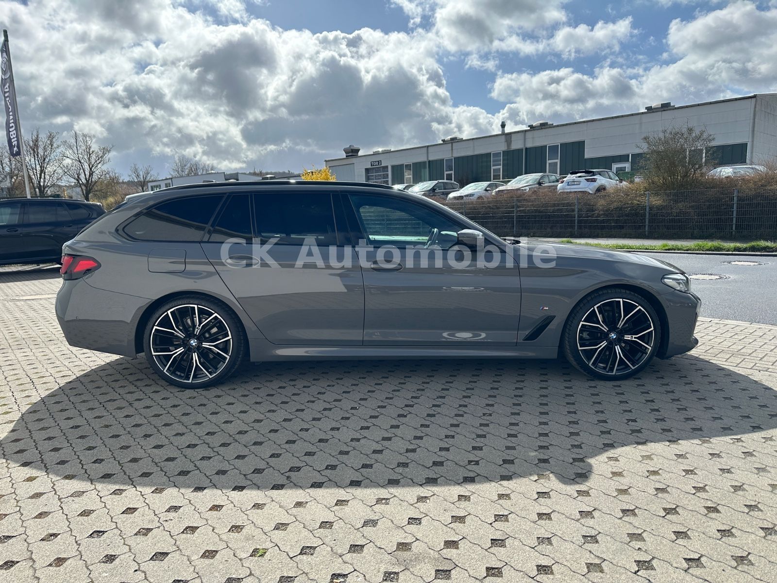 Fahrzeugabbildung BMW 520d xDrive M-Sport/Navi/Head-Up/LED/ACC/Kam.