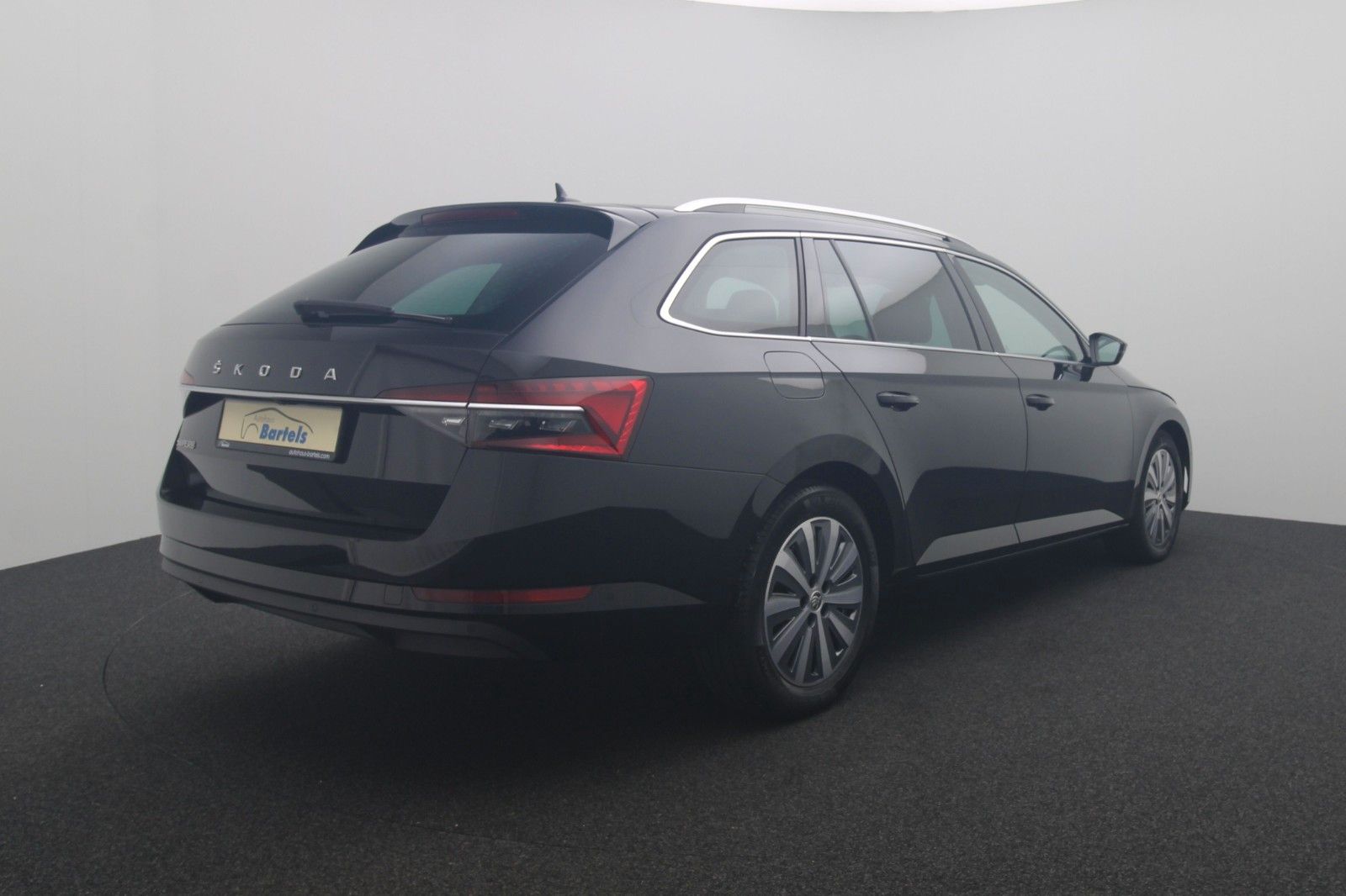 Fahrzeugabbildung SKODA Superb Combi 2.0 TDI Premium Edition Standheiz.