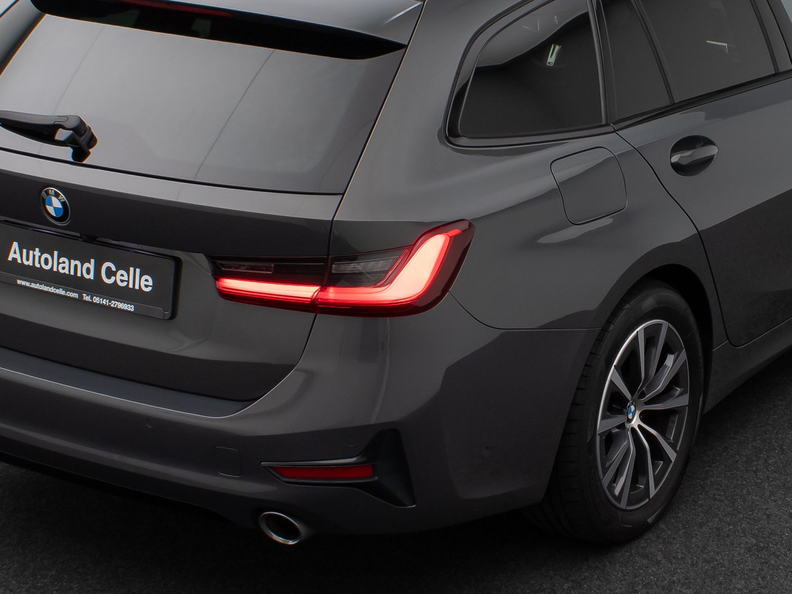 Fahrzeugabbildung BMW 320d xD Sport Line Panorama Laser Kamera HUD DAB