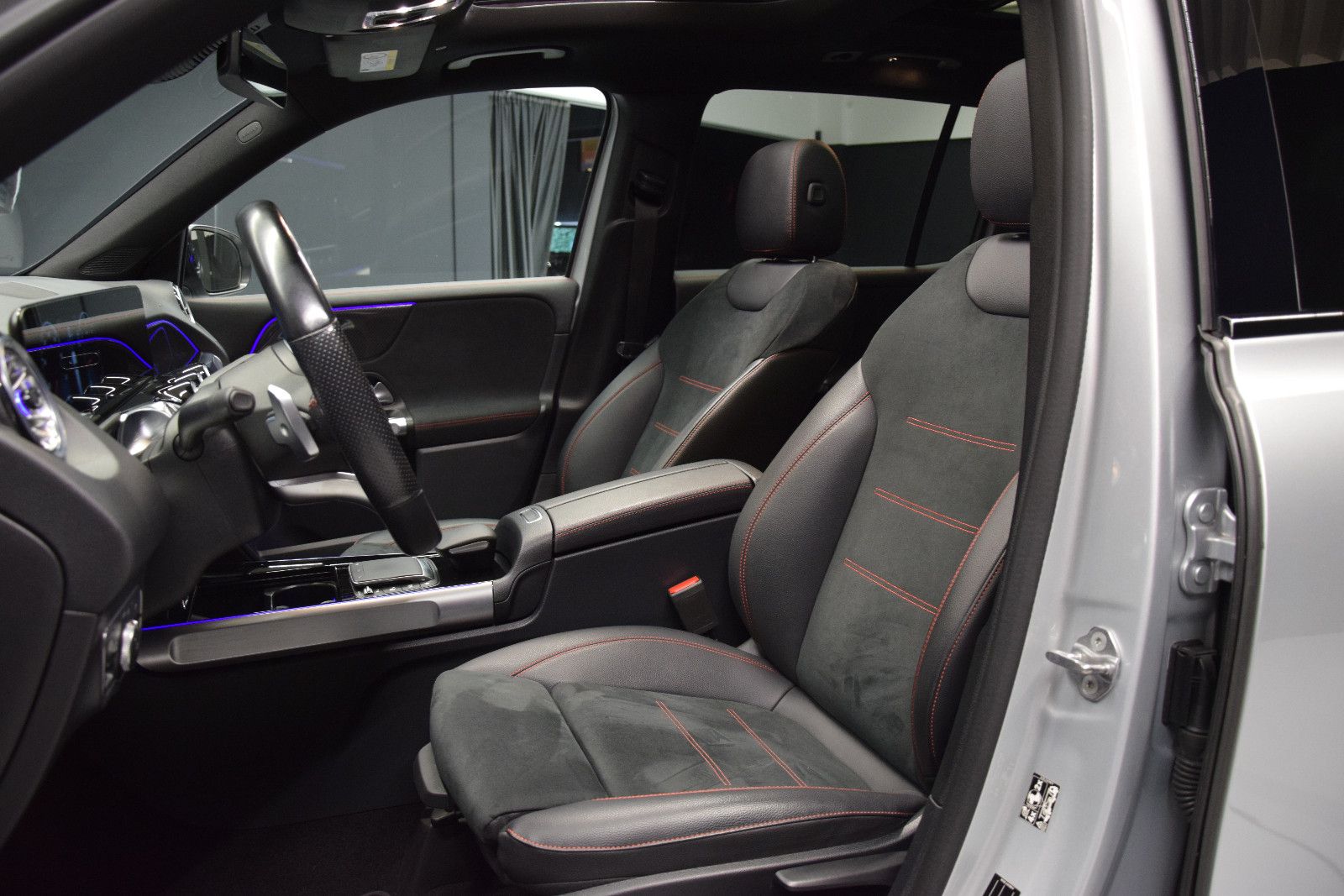 Fahrzeugabbildung Mercedes-Benz GLB 220 d AMG Line Pano. Kamera LED AHK 20 Zoll