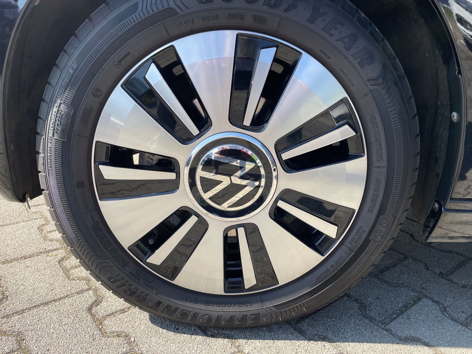 Fahrzeugabbildung Volkswagen e-up! Style Plus CCS Bluetooth SHZ