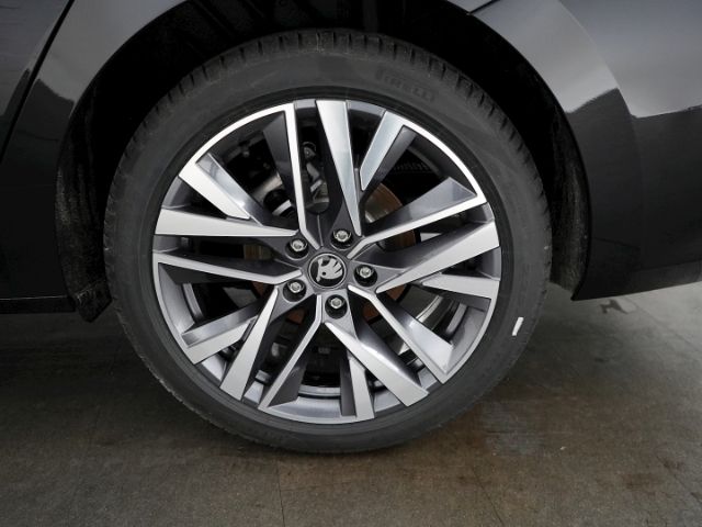 Octavia COMBI TOUR TSI+AHK+NAVI+SITZ-/LENKRADHEI