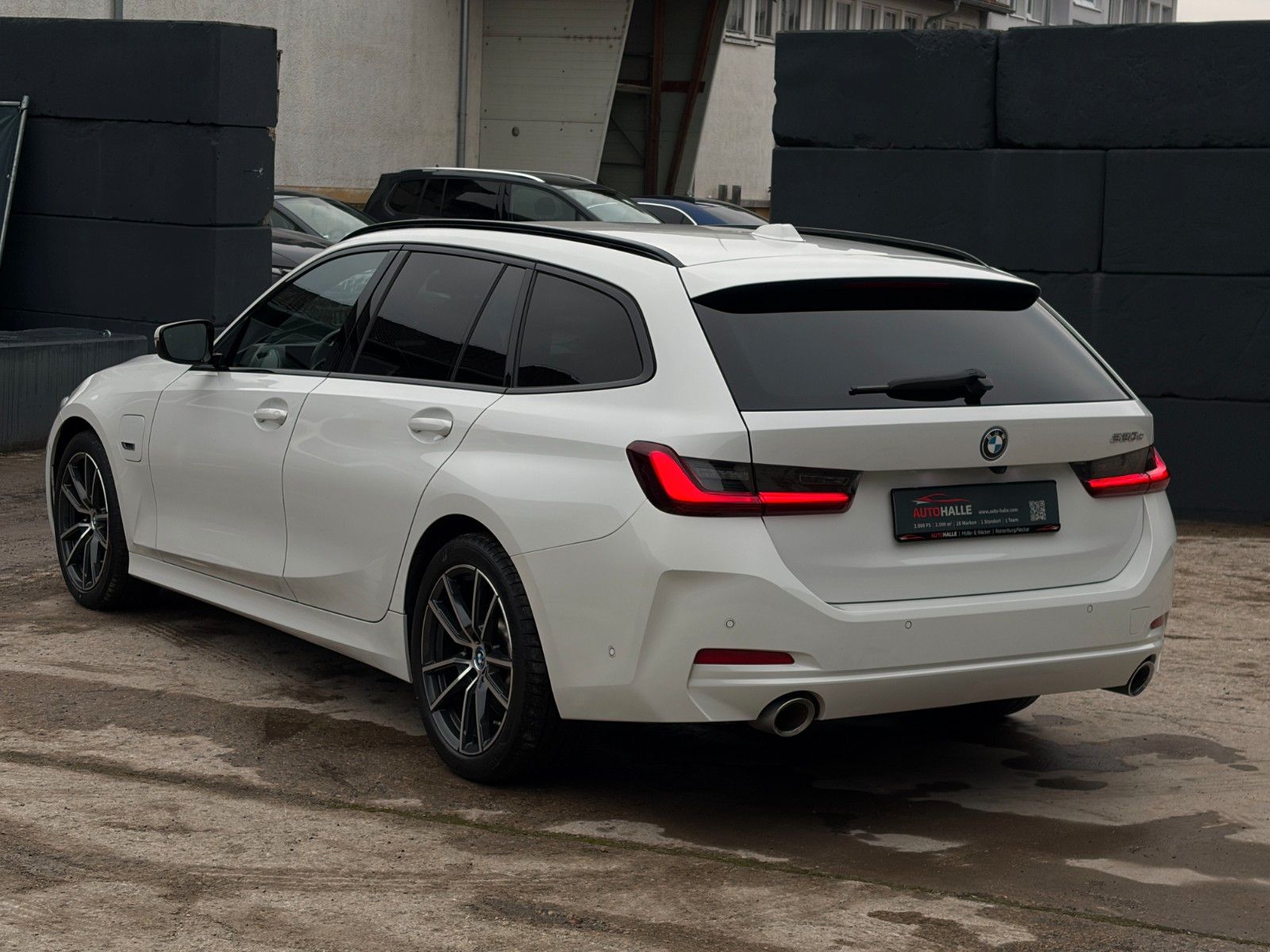 Fahrzeugabbildung BMW 330e Touring Advantage Akustik LcPlus HIFI CAM