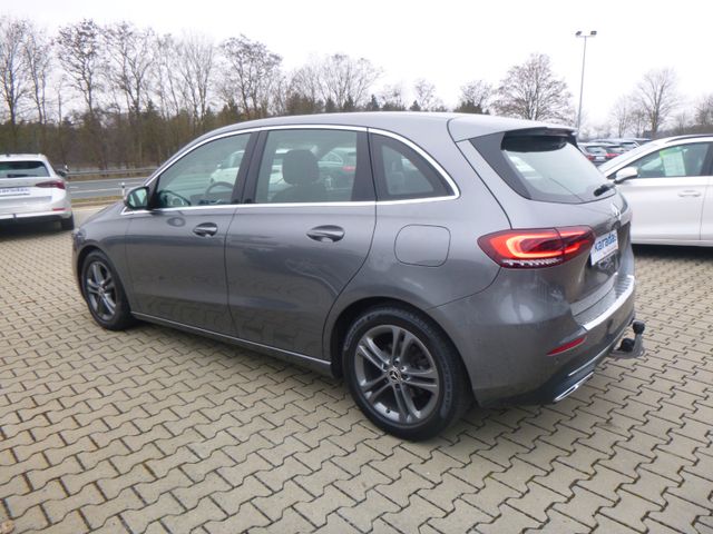 Fahrzeugabbildung Mercedes-Benz B 180 >AUT/AHK/NAV/KAM/PDC/LED<
