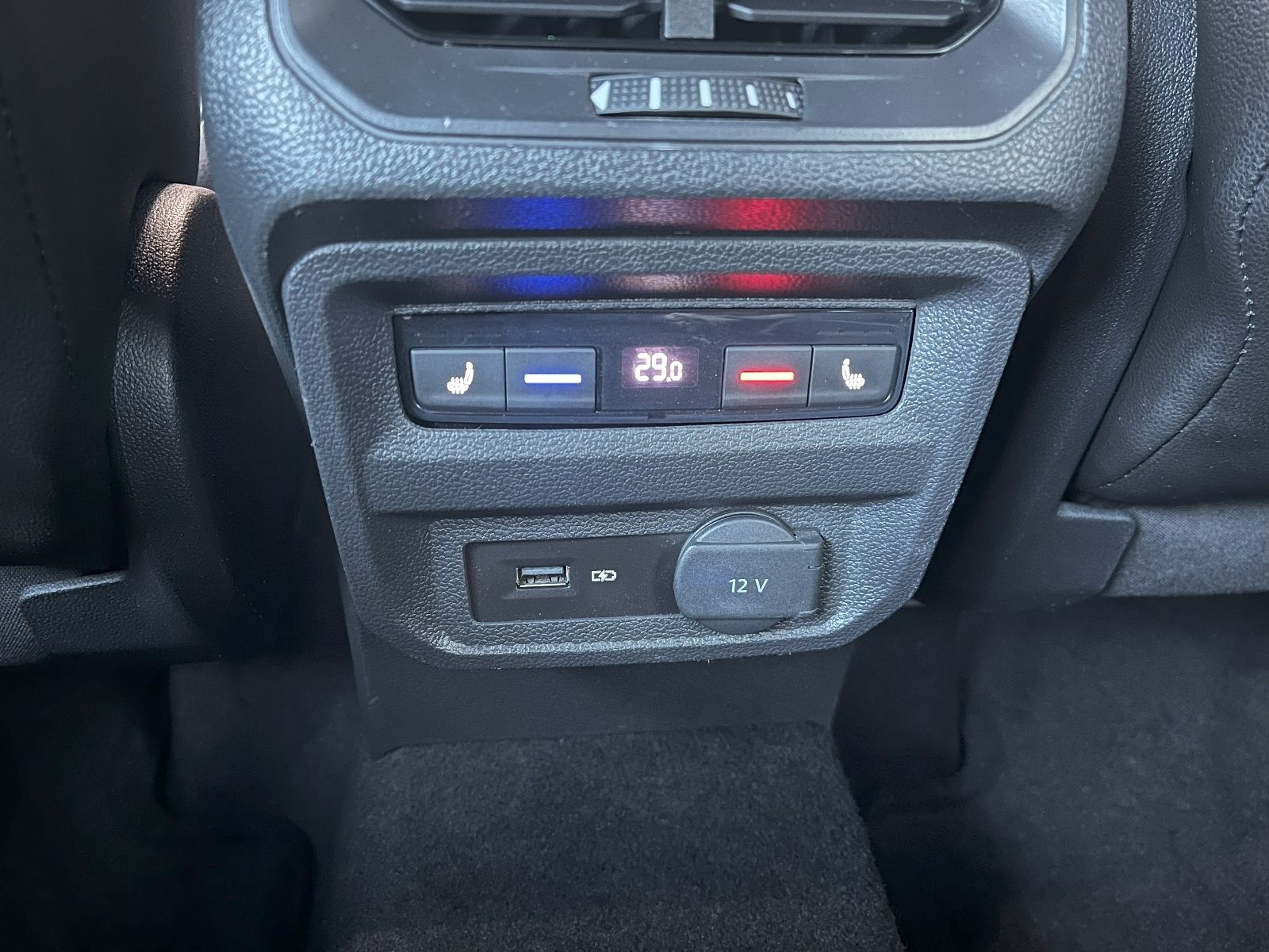 Fahrzeugabbildung SEAT Tarraco Xcellence 4Drive PANO LEDER LED NAV 19"