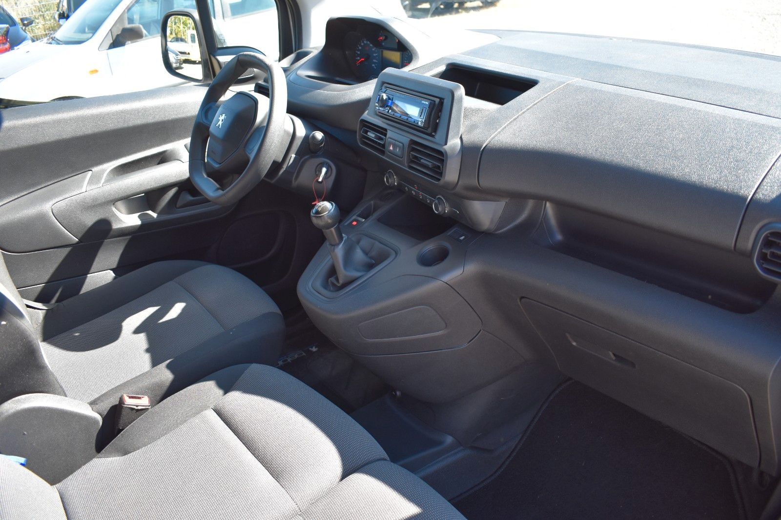 Fahrzeugabbildung Peugeot Partner Pro L2 /PDC/Schiebetür/Anhänger/Klima