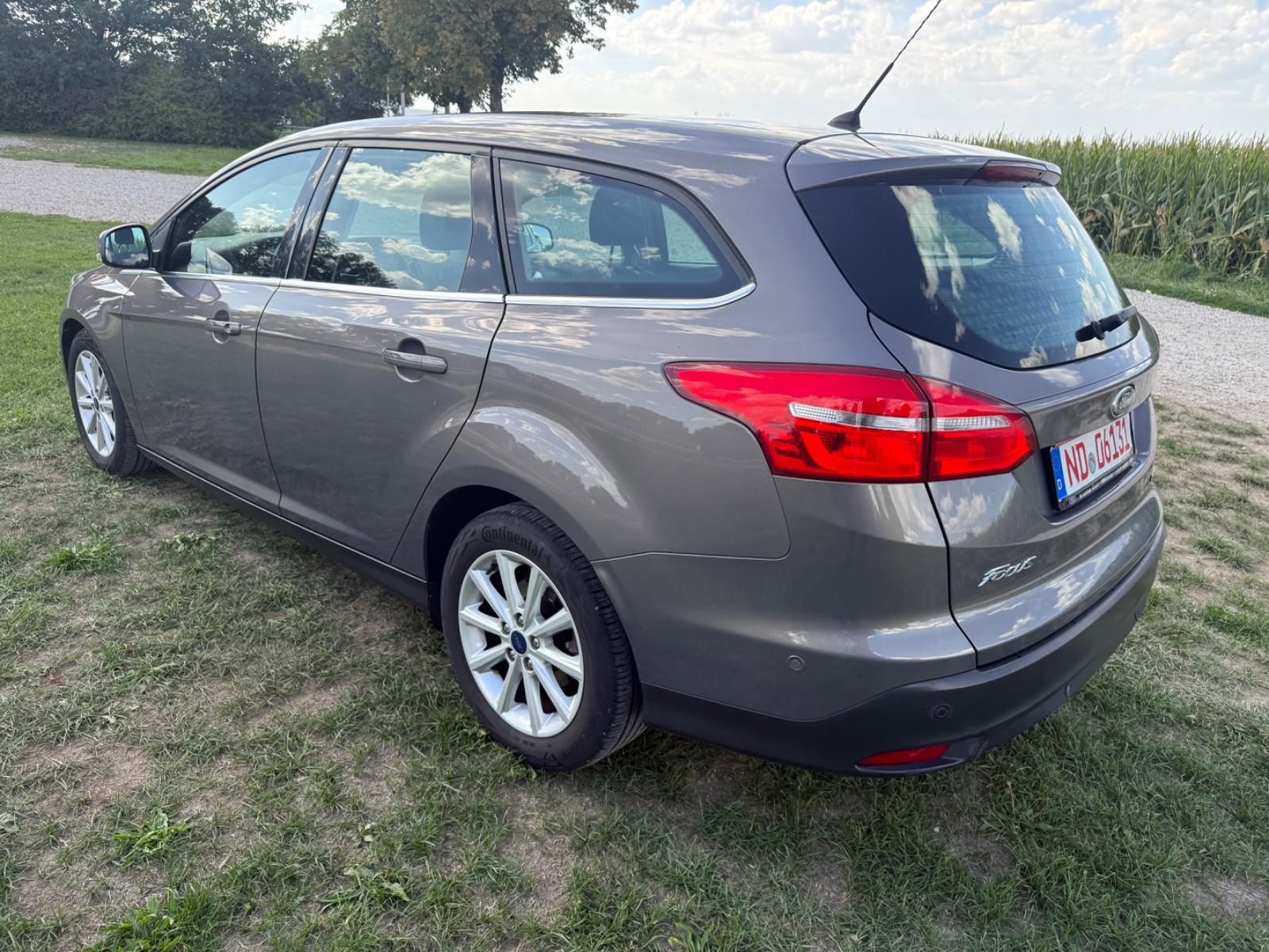 Ford Focus Turnier Titanium TÜV 06/27*Fährt Schön