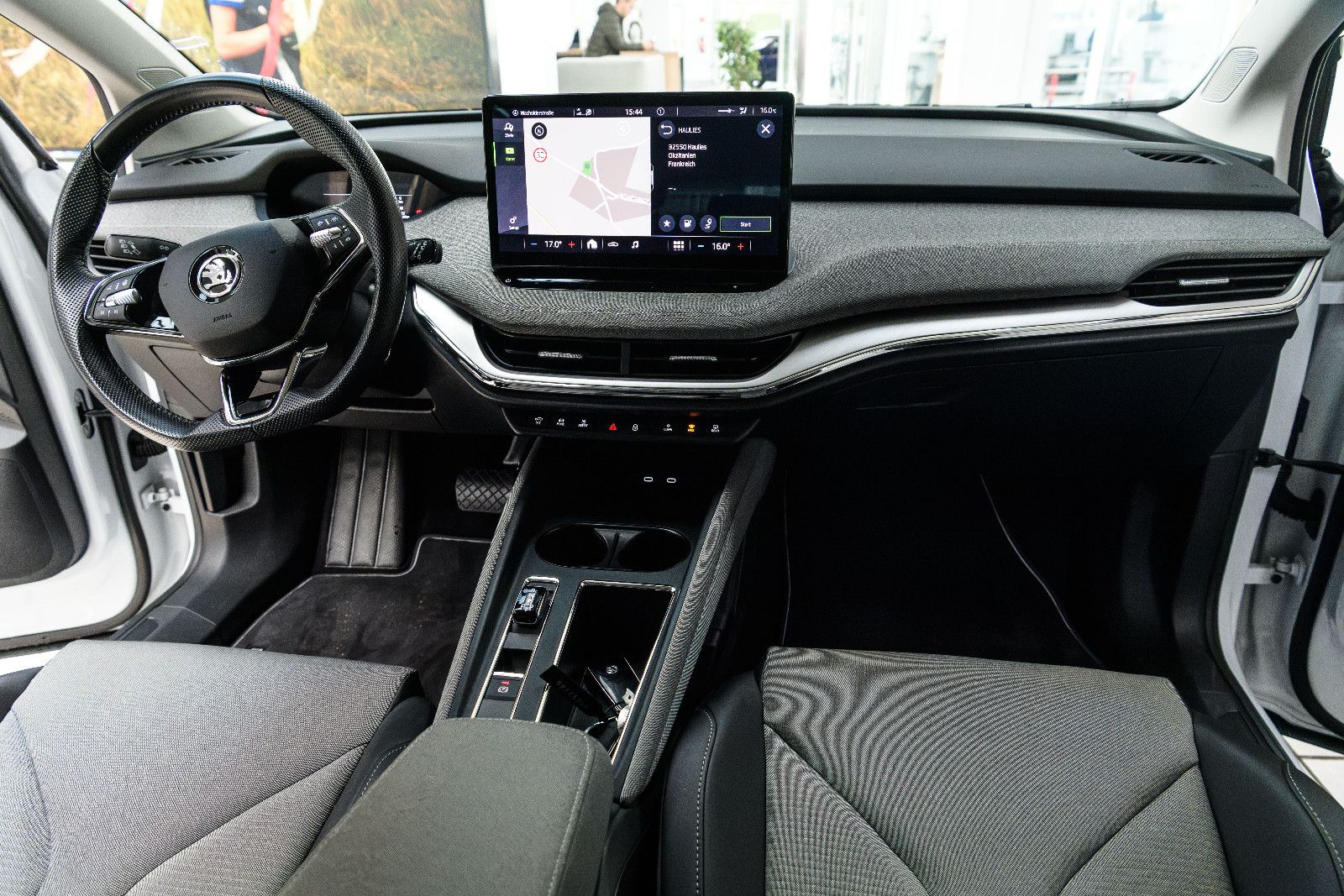 Fahrzeugabbildung SKODA Enyaq 80 +ACC +LED +CARPLAY