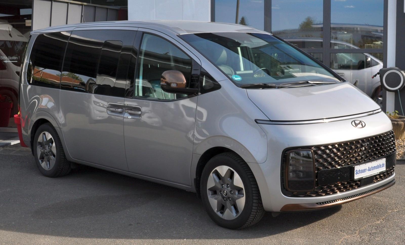 Hyundai Staria Signature "Garantie 10/2028 Service Neu"