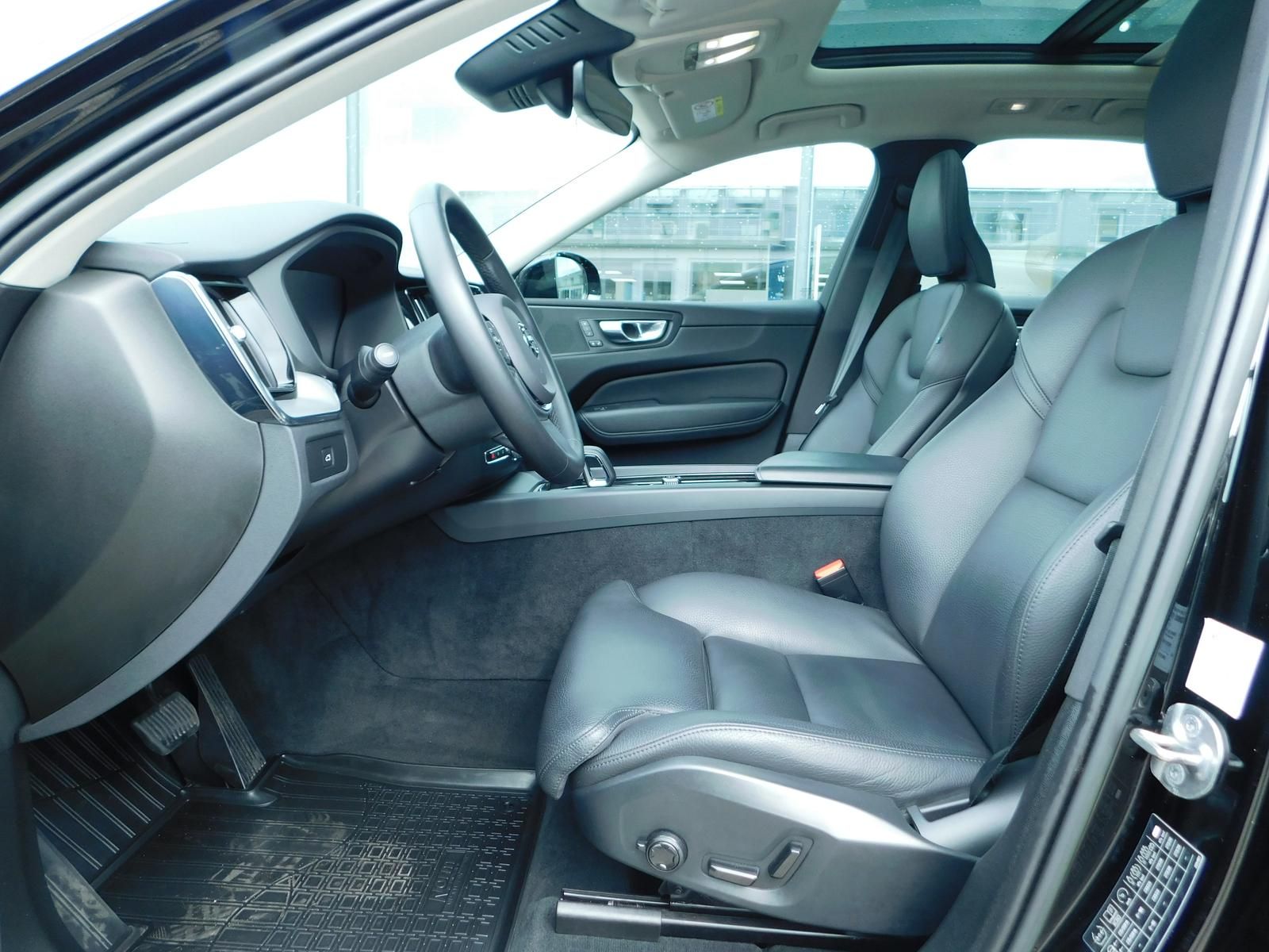 Fahrzeugabbildung Volvo XC60 B4 D Plus Dark