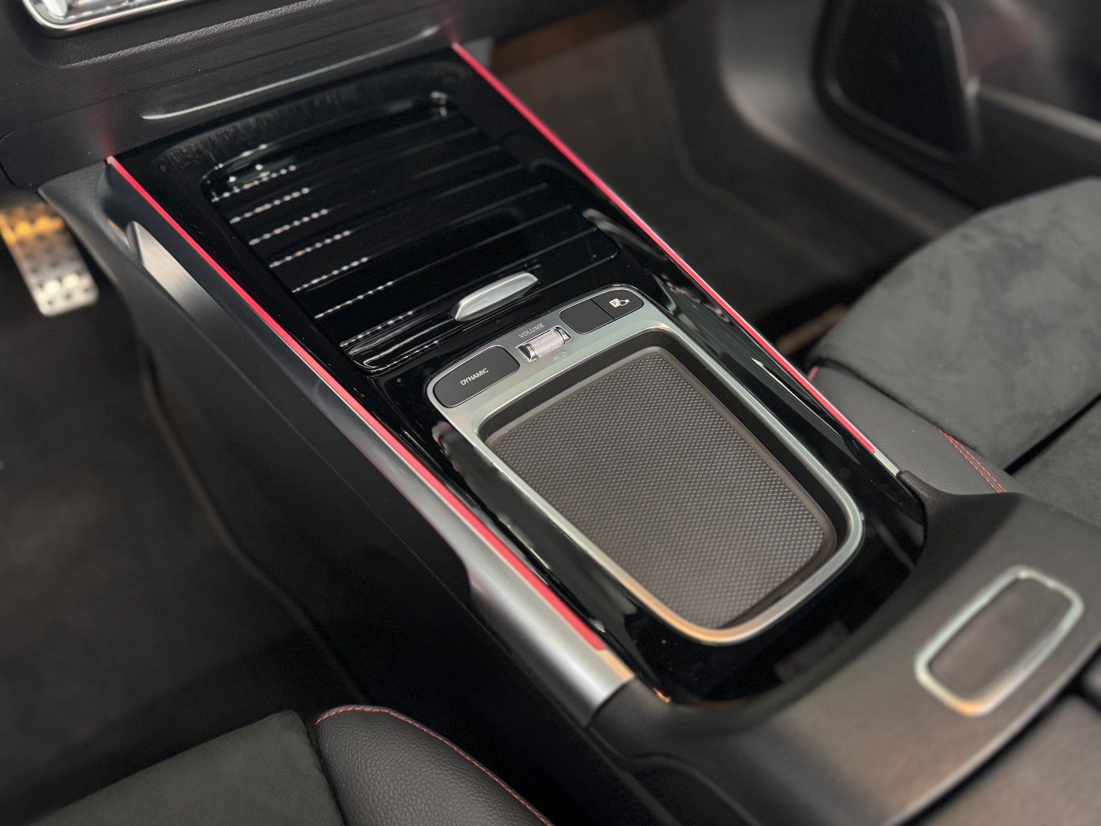 Fahrzeugabbildung Mercedes-Benz GLB 35 AMG 4Matic VOLL Night  MBUX AHK