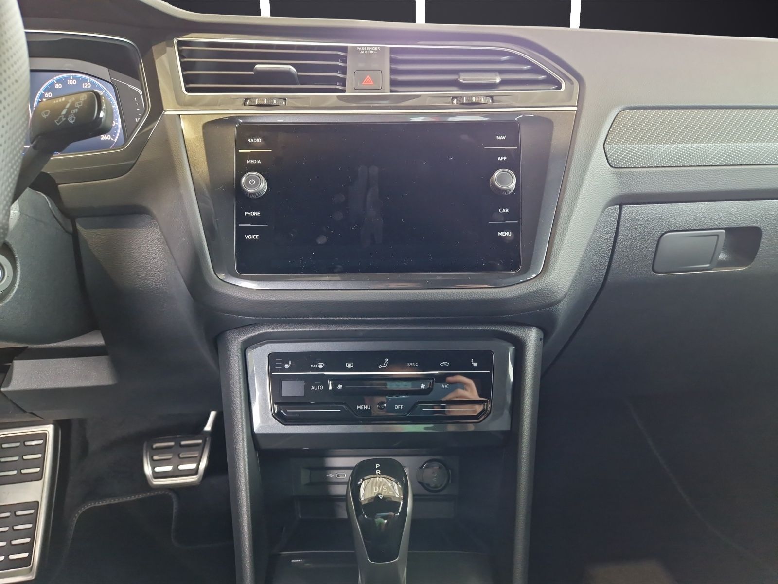 Fahrzeugabbildung Volkswagen Tiguan R-Line 4M MATRIX ACC 20" NAVI