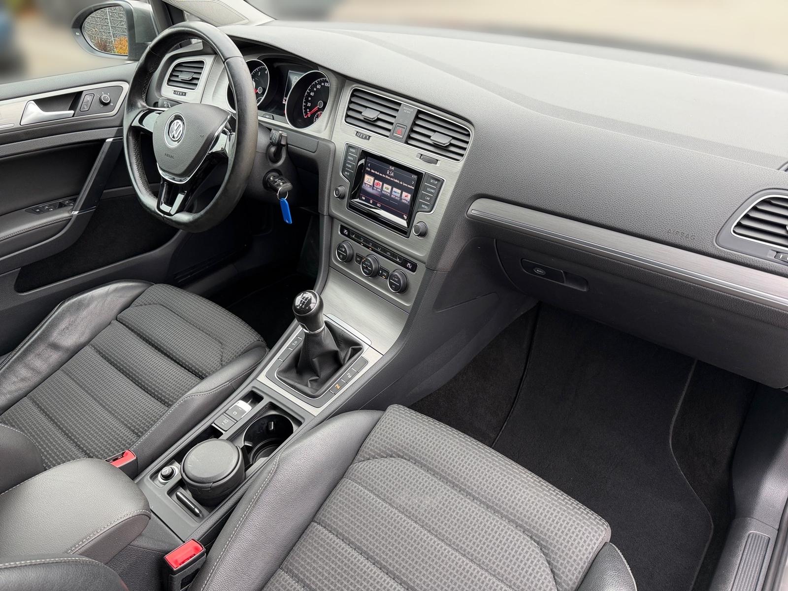 Volkswagen Golf VII Variant 1.4 16V TSI Bi-Xenon AHK PDC
