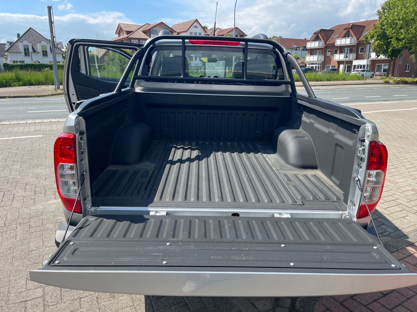 Fahrzeugabbildung DFSK DFM Navara 2.3 TDi 4x4 Automatik Doka Luxury Kam