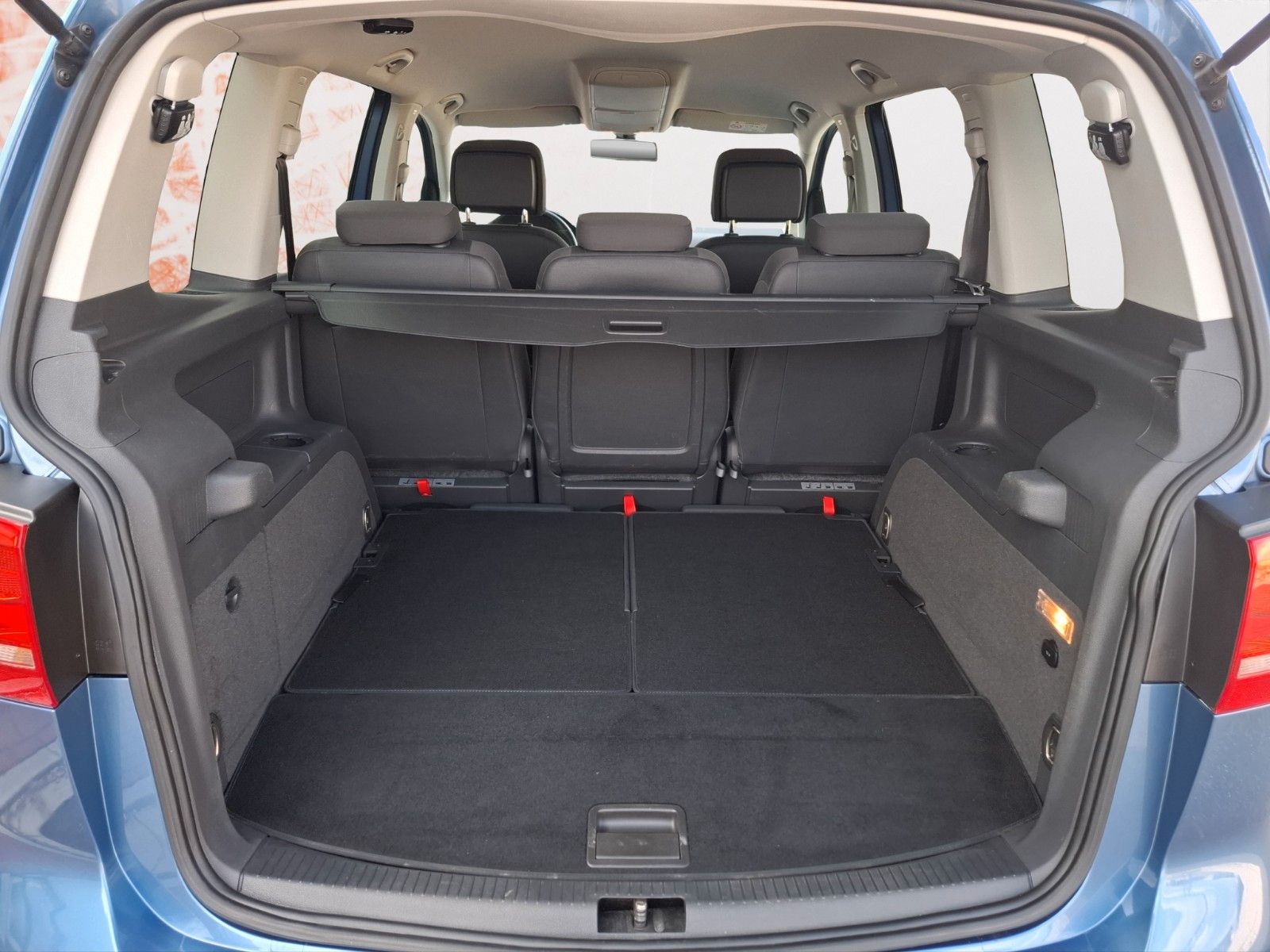 Fahrzeugabbildung Volkswagen Touran Comfortline BMT ! 7-Sitzer ! Navi ! AHK !