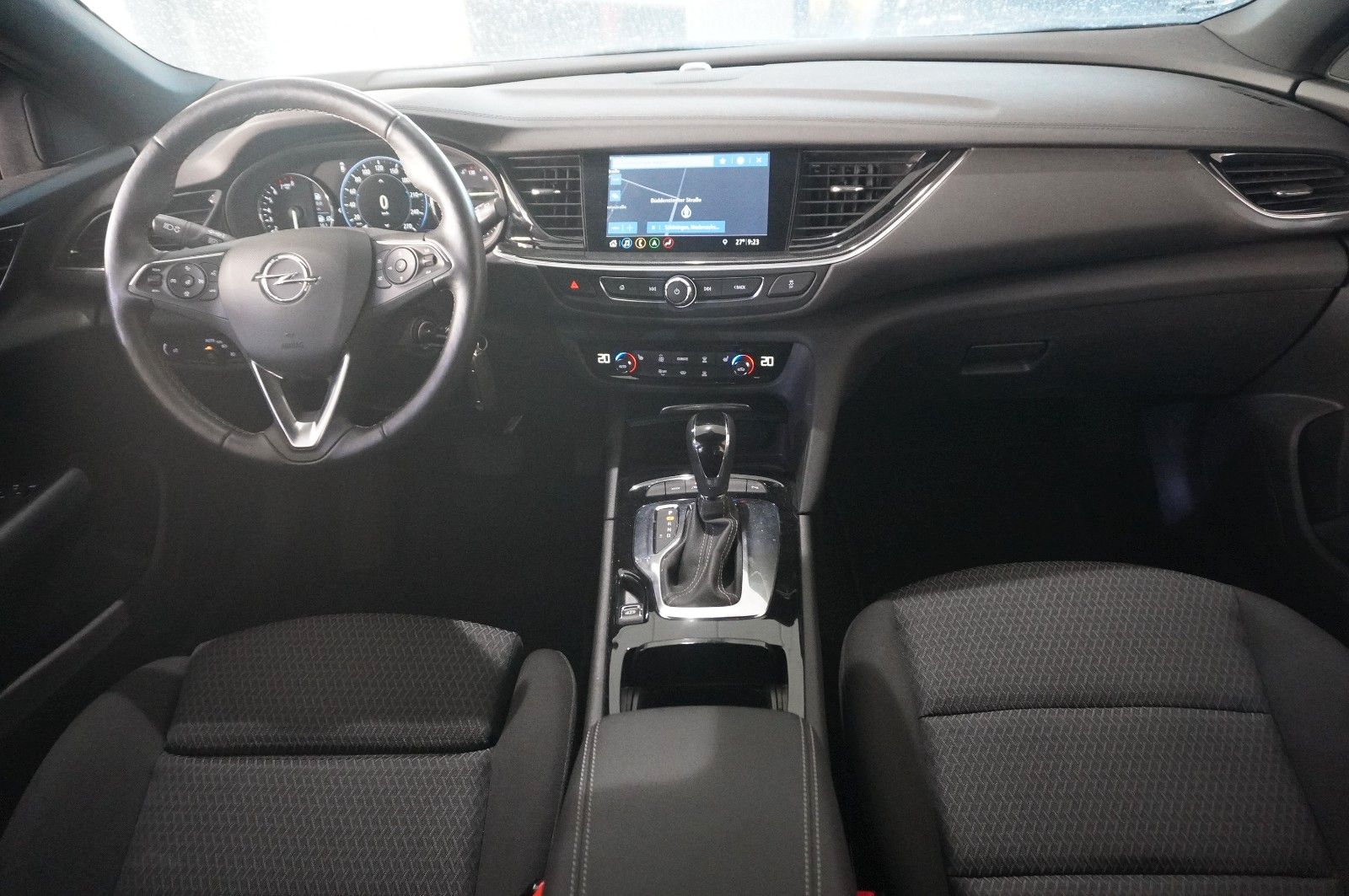 Fahrzeugabbildung Opel Insignia B ST 2.0T ELEGANCE NAVI/LED/VIRT./DAB+