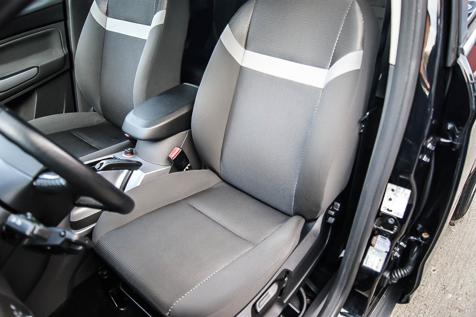 Fahrzeugabbildung Ford Kuga 2.0 Champions Edition 4x4 KLIMA SIHZG PDC
