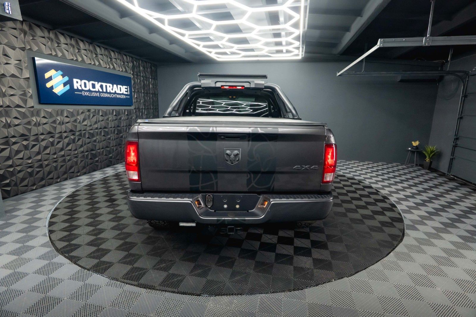 Fahrzeugabbildung Dodge RAM 5.7 V8 HEMI 4x4 OFFROAD Night-Paket *LED*19%