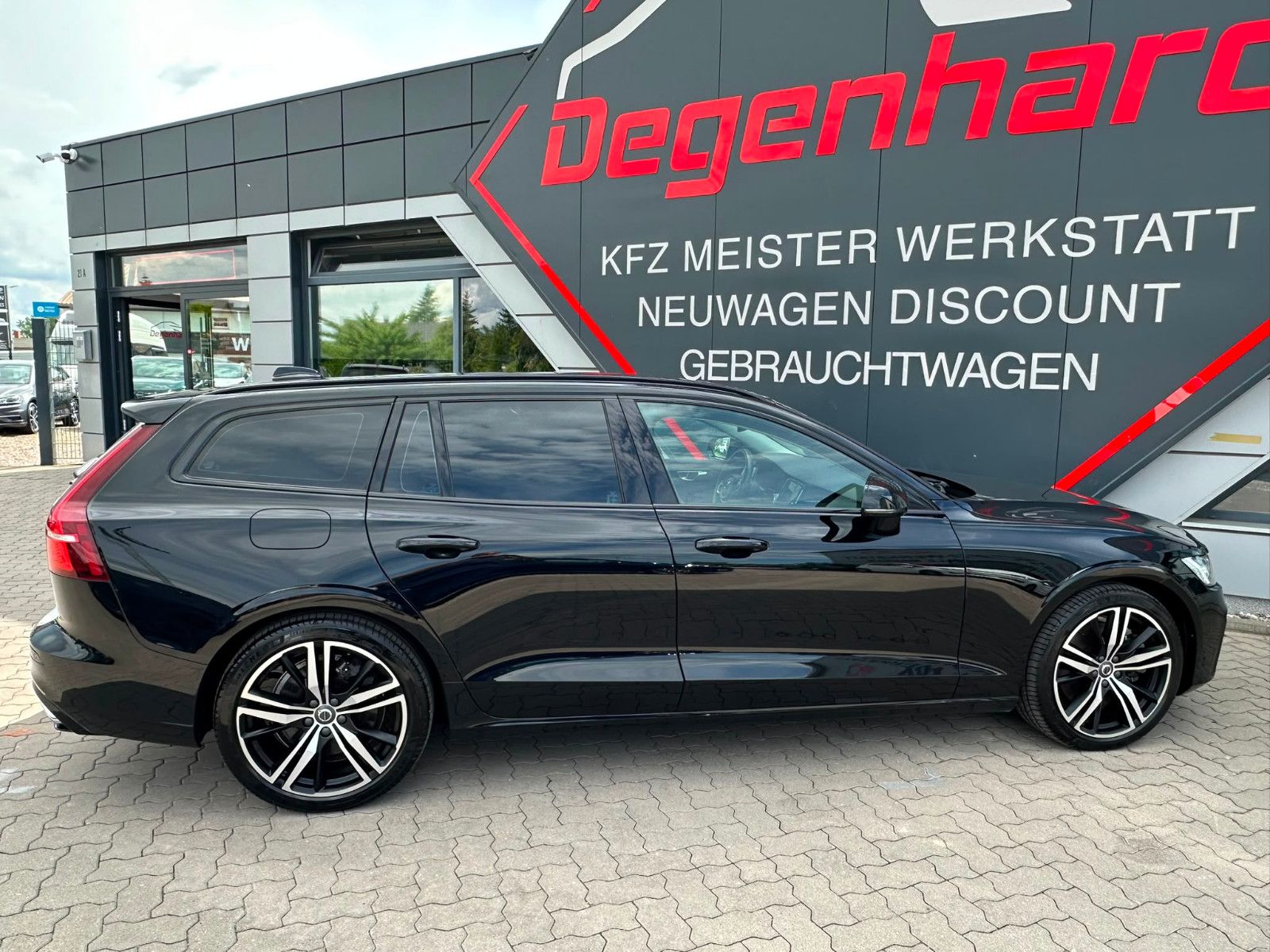 Volvo V60 Kombi R Design Expression Recharge Plug-In H foto 14