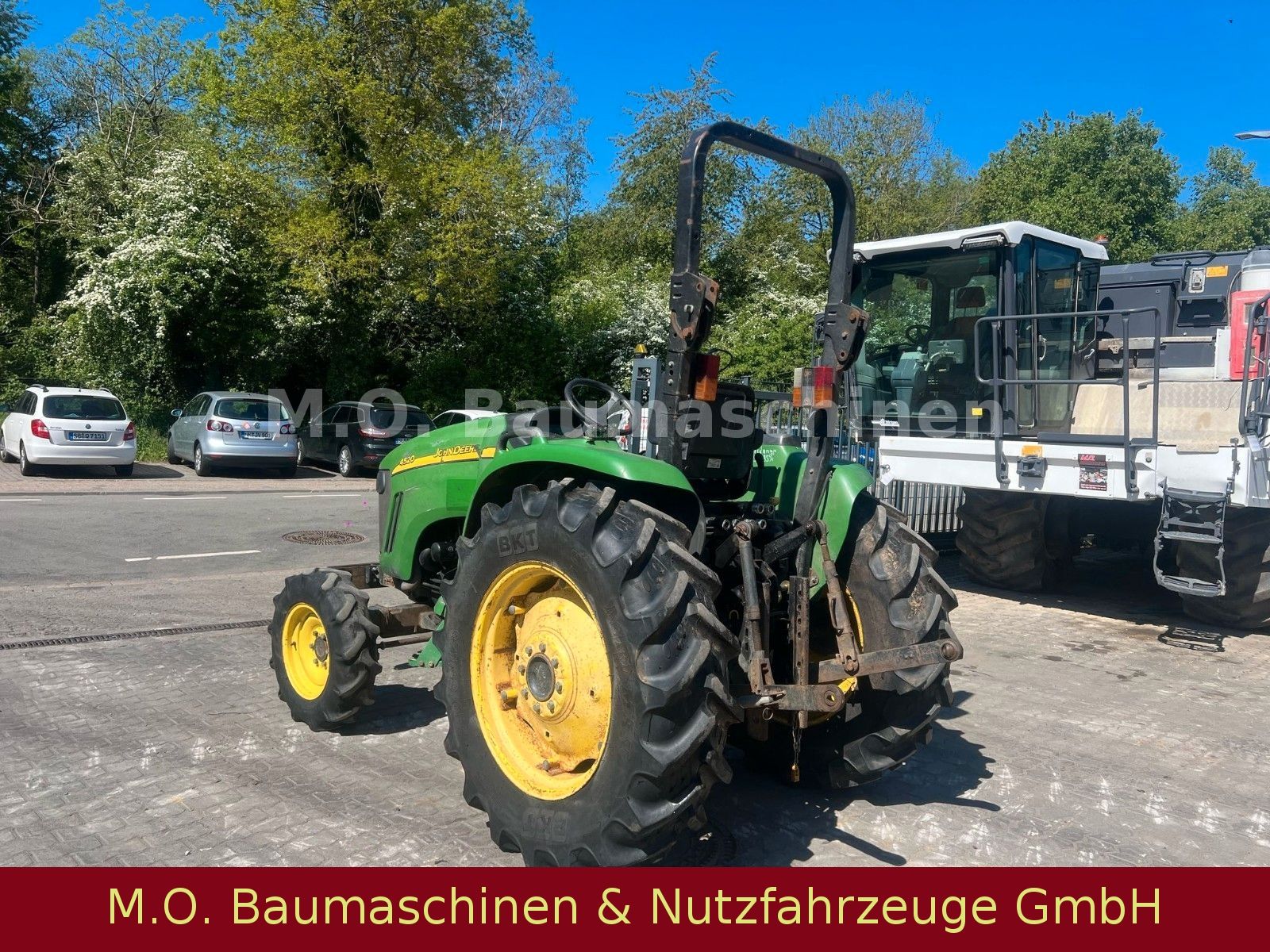 Fahrzeugabbildung John Deere 4520 / Schlepper /