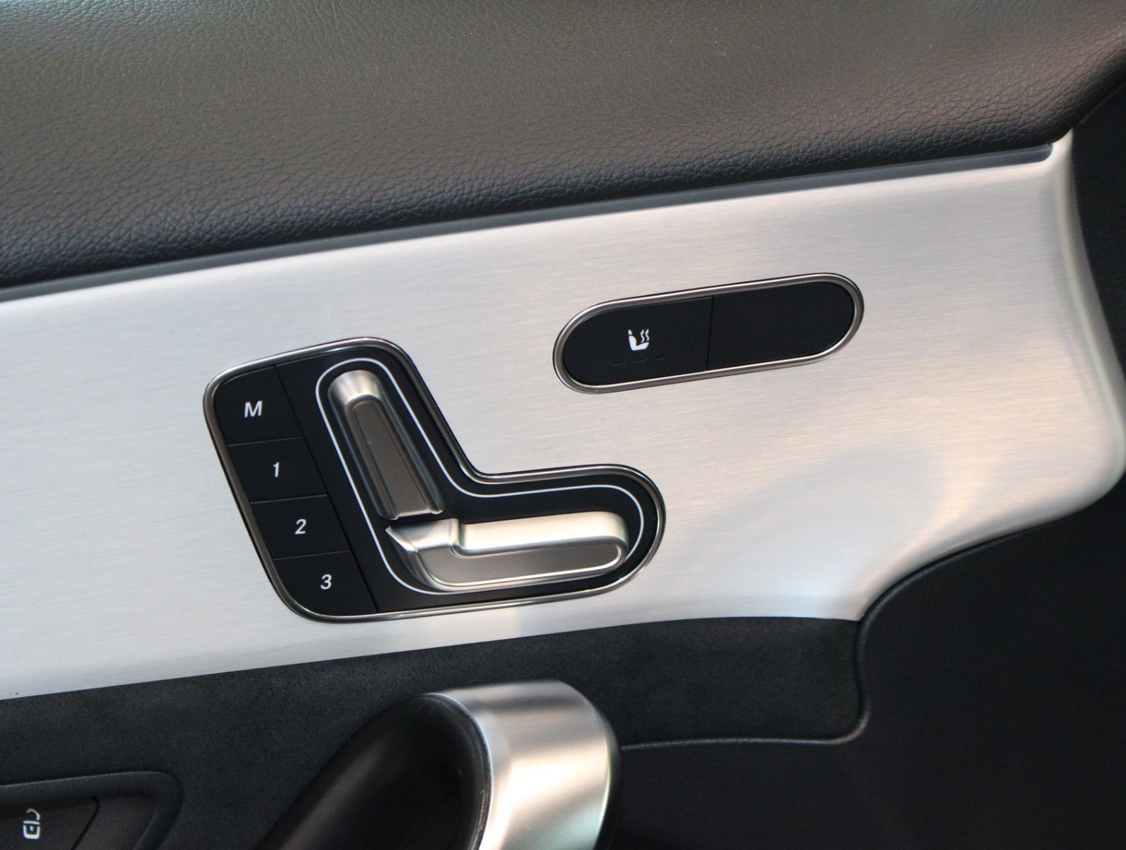 Fahrzeugabbildung Mercedes-Benz A 35 AMG Limo*Pano*Kamera*2.Hand