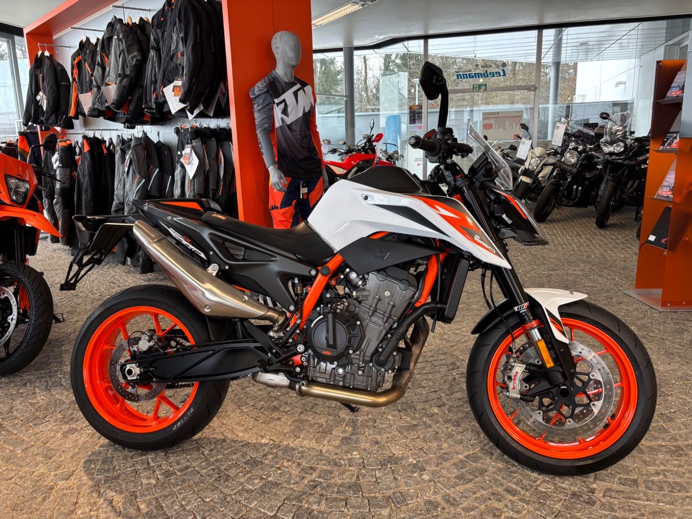 Fahrzeugabbildung KTM 890 Duke R TechPack