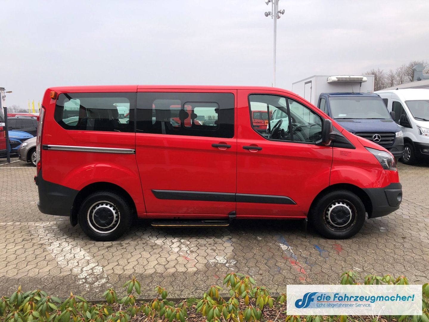 Fahrzeugabbildung Ford Transit Custom Kombi 300 L1 2.2 TDCi *1874 *EXPO