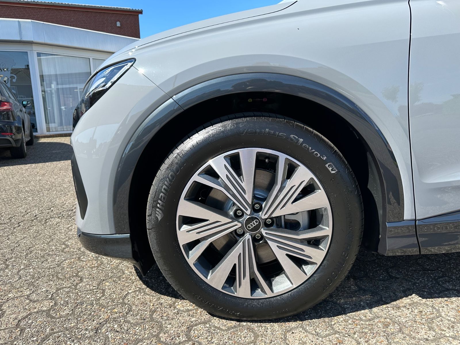 Fahrzeugabbildung Audi Q4 45 e-tron advanced quattro Navi/ACC/Matrix