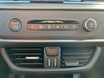 Ford Tourneo Courier Titanium Winterpaket 5JGarantie!