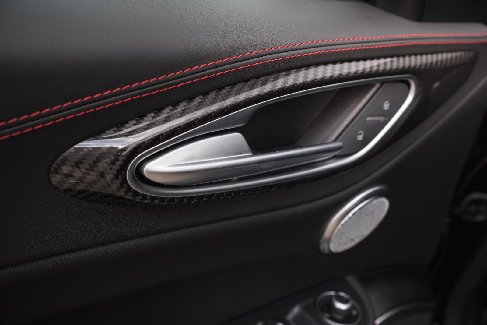 Fahrzeugabbildung Alfa Romeo Giulia Quadrifoglio-Akrapovic-HarmanKardon