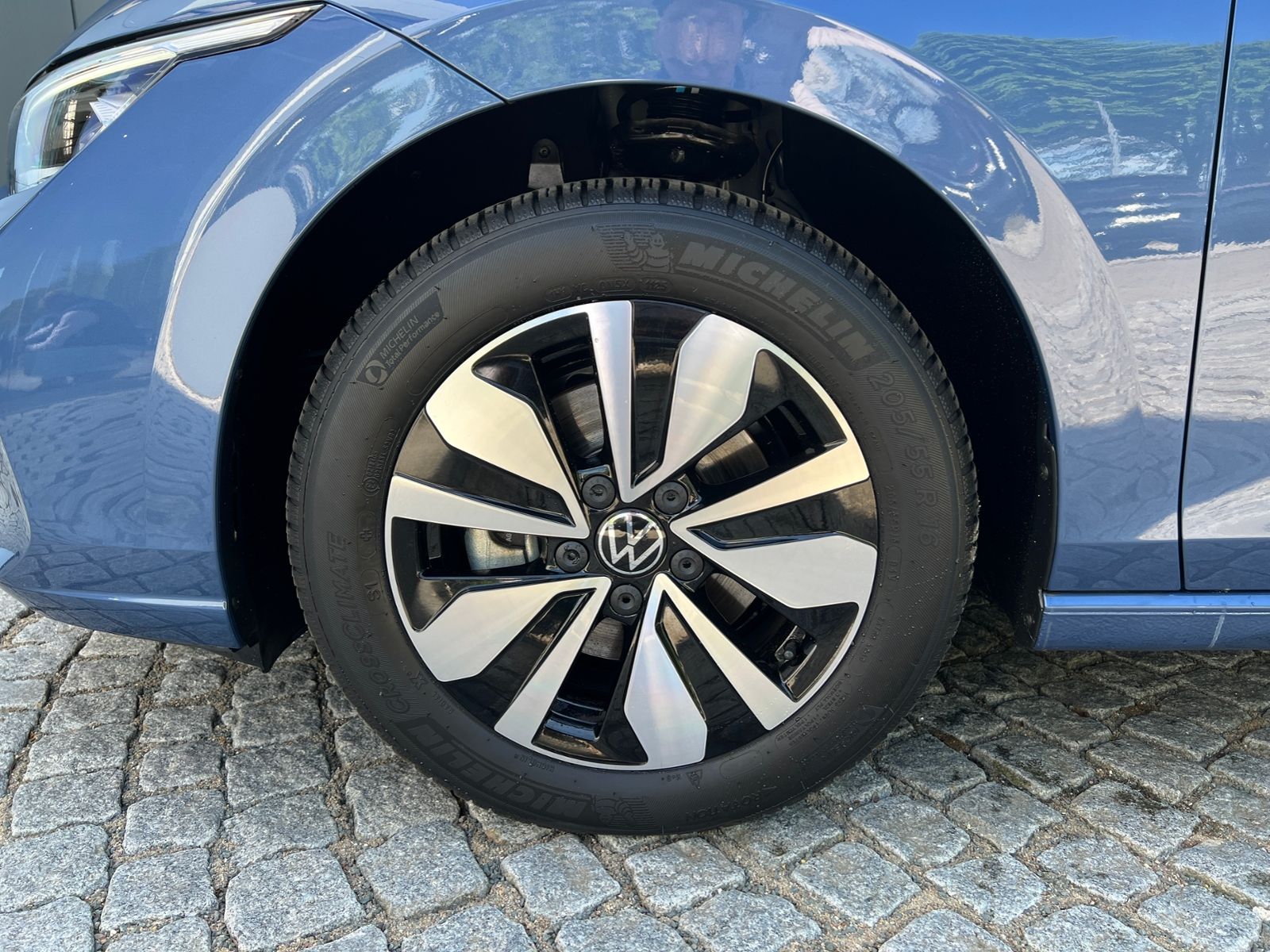Fahrzeugabbildung Volkswagen Golf VIII Life 2.0 TDI DSG *AHK,LED,ACC,Navi,Kam