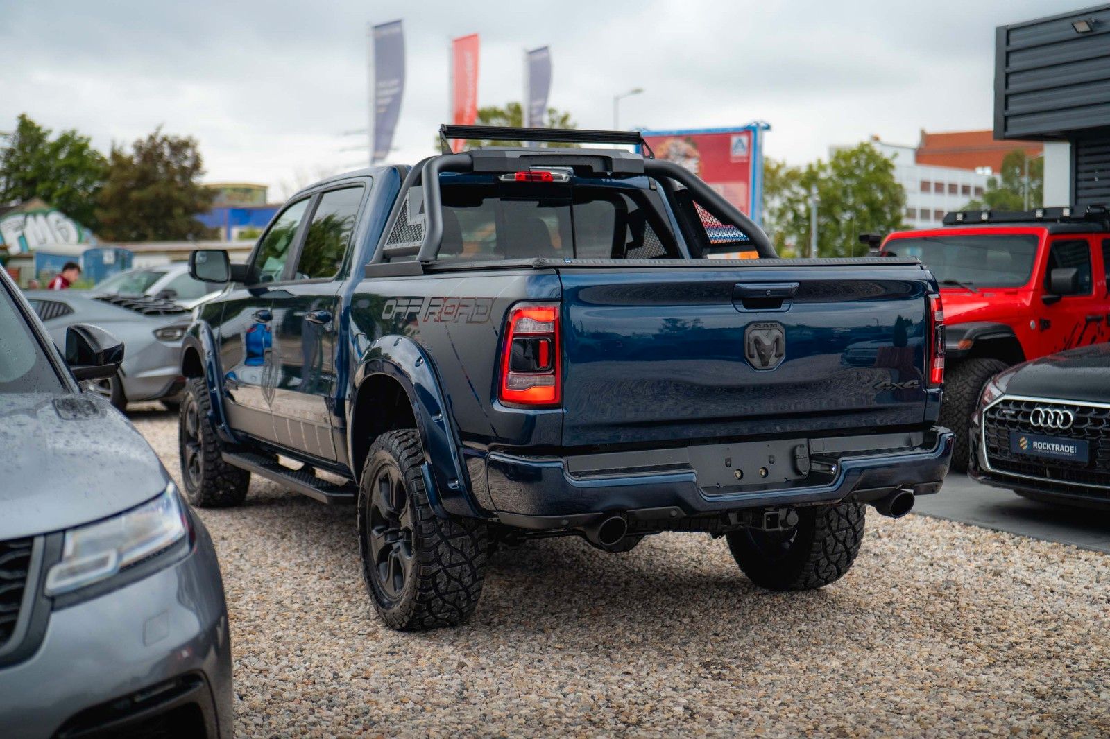 Fahrzeugabbildung Dodge RAM 5.7 V8 HEMI 4x4 OFFROAD NightPaket AXLE LOCK