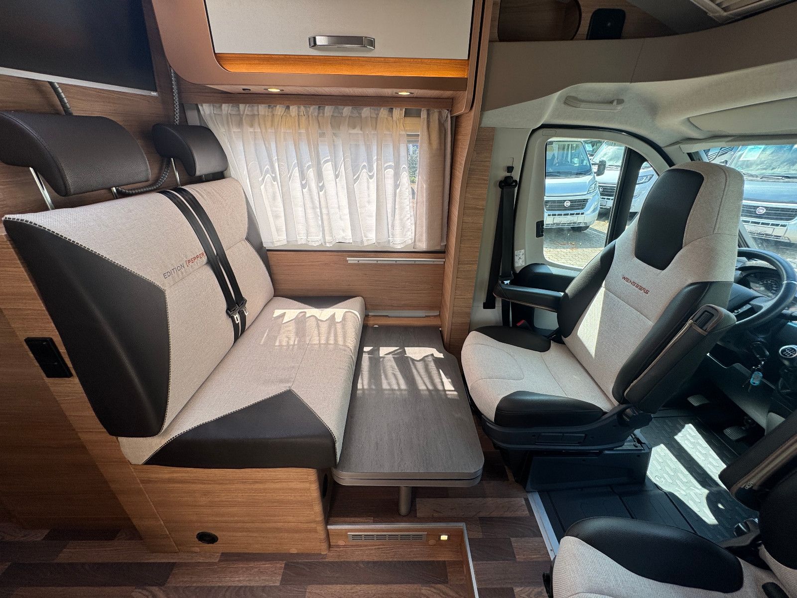 Fahrzeugabbildung Weinsberg CaraCompact 600 MEG EDITION PEPPER NAVI KAMERA