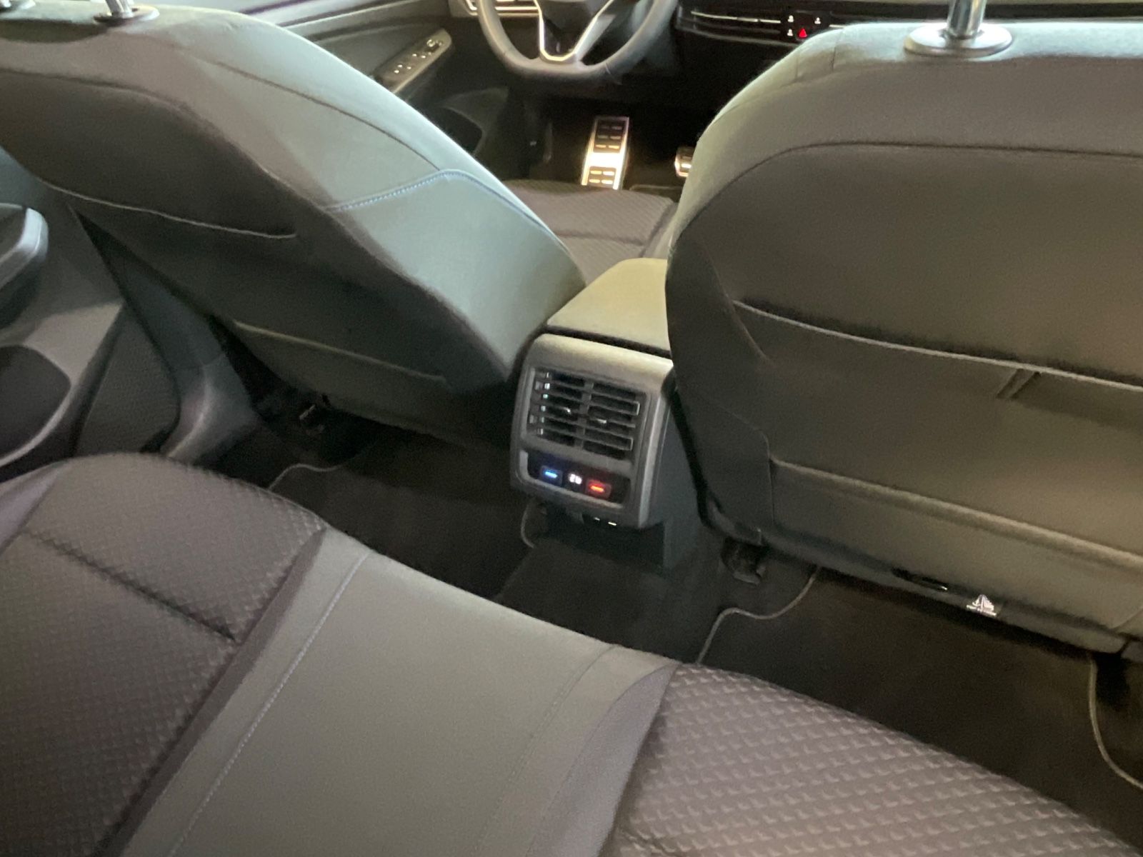 Fahrzeugabbildung Volkswagen Golf VIII Lim. United eTSI