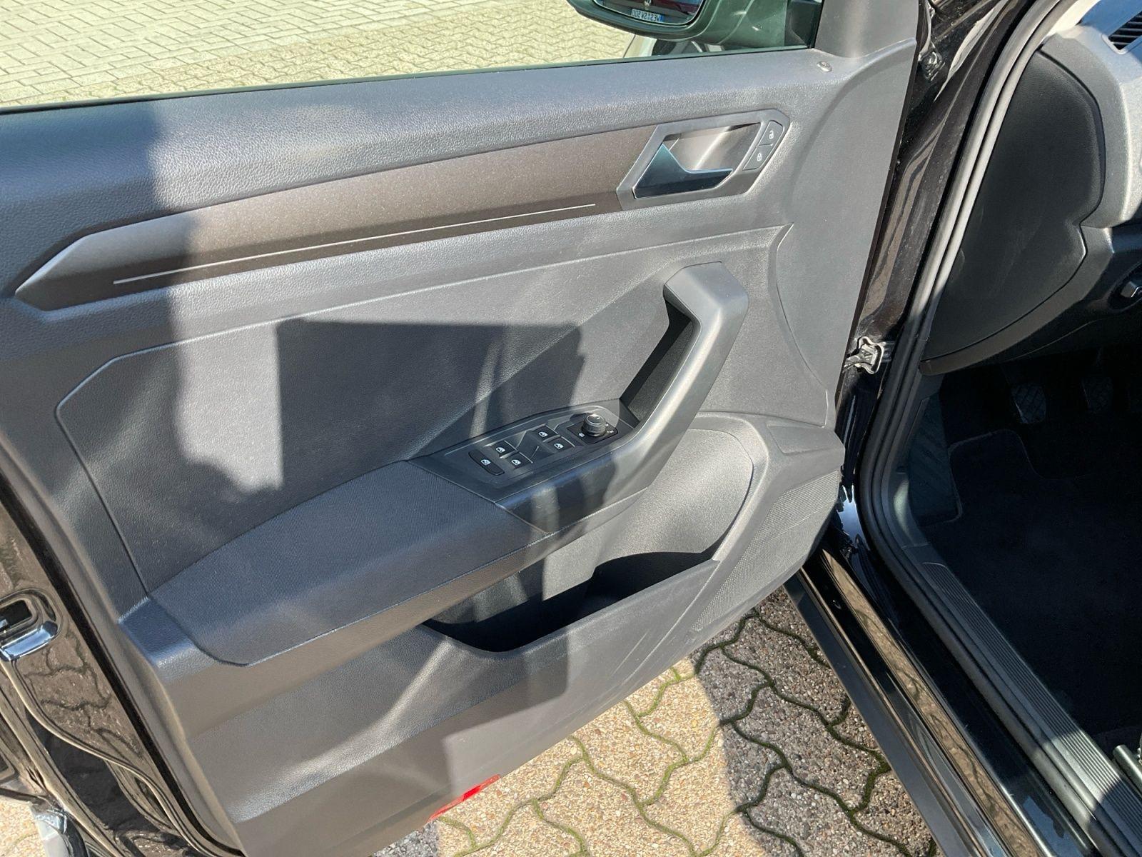 Volkswagen T-Roc 1.0 TSI Style KAMERA LED SITZHZG ALLWETTER