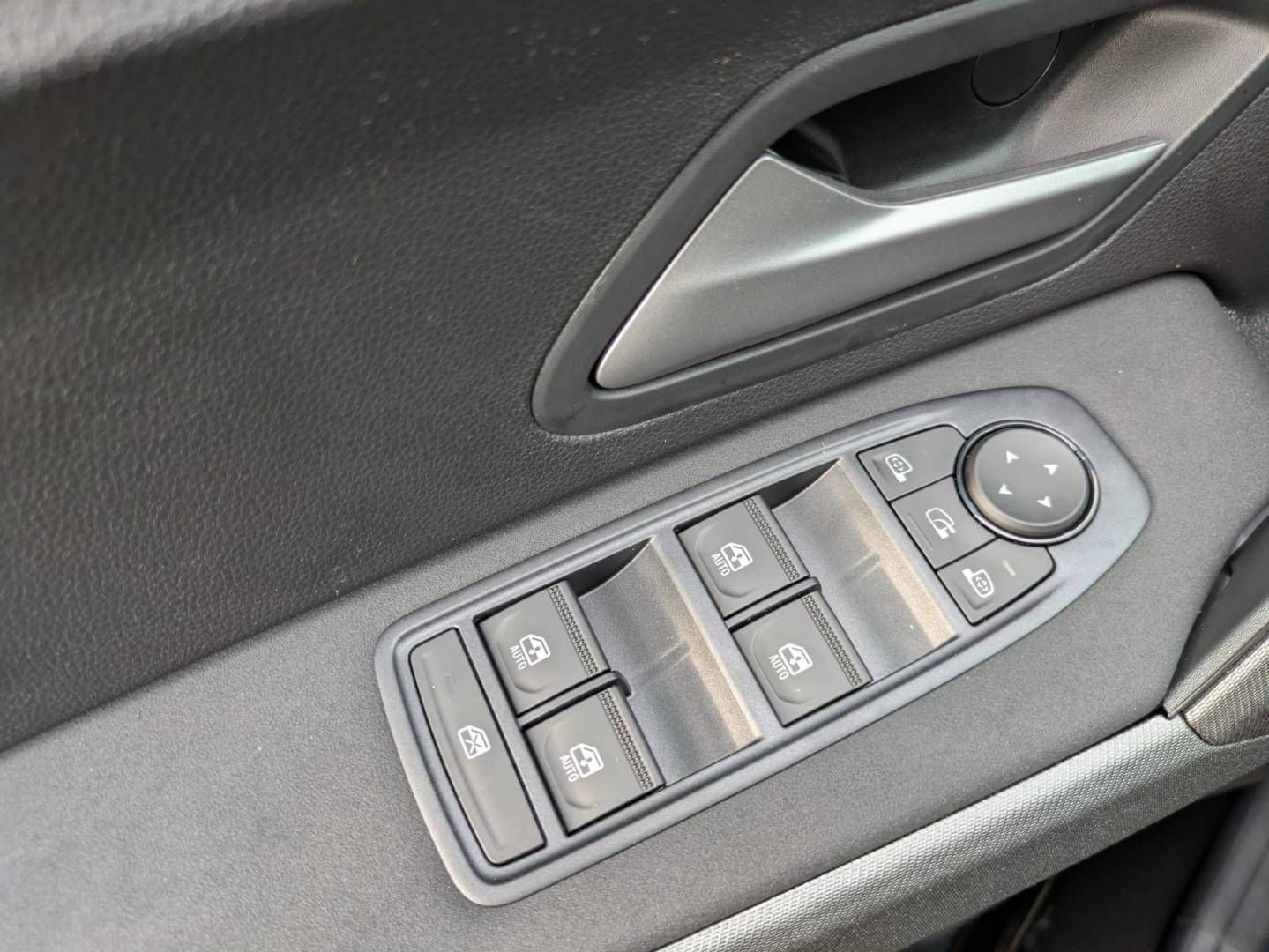 Fahrzeugabbildung Dacia Bigster Journey TCe 140