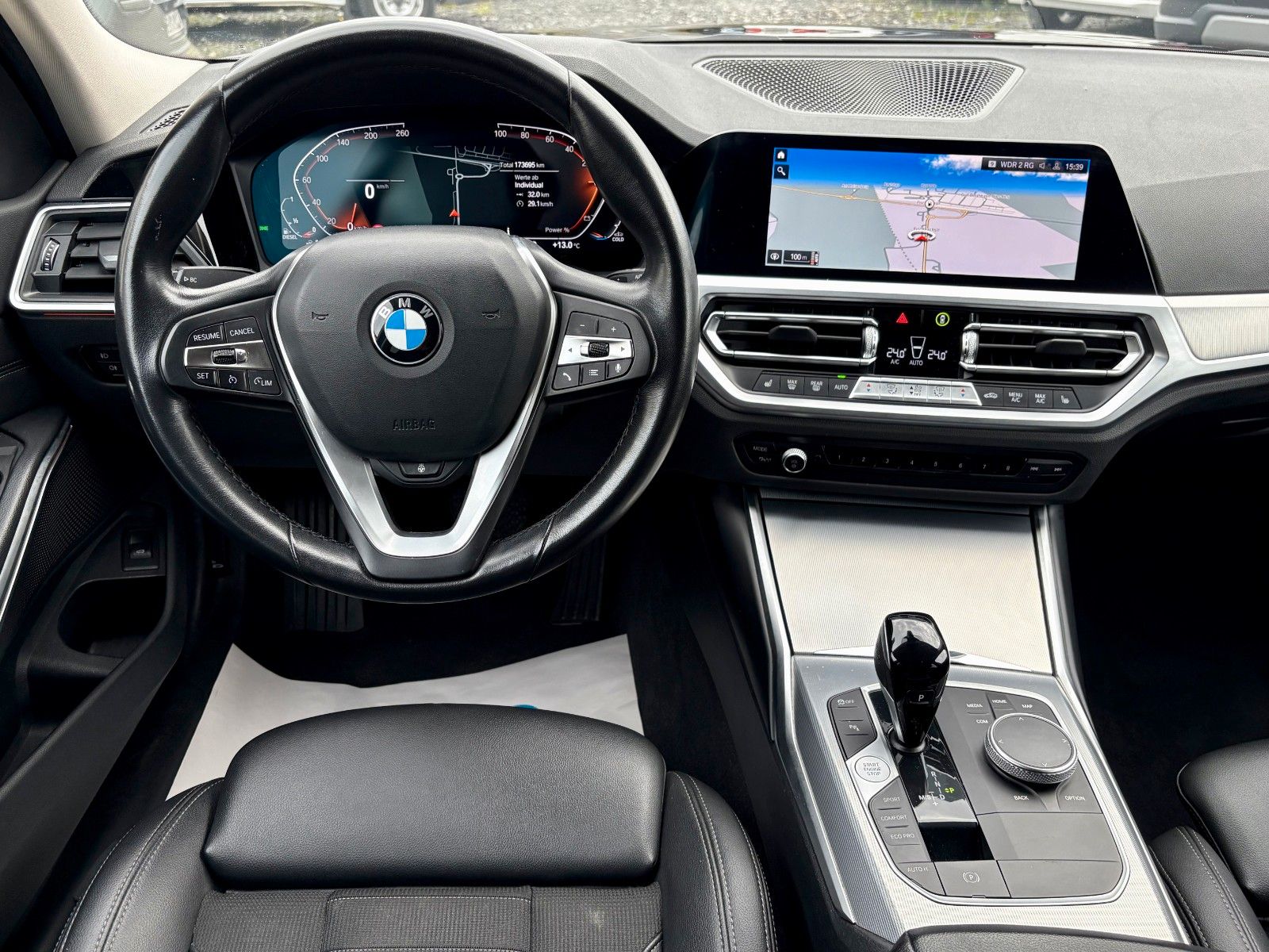Fahrzeugabbildung BMW 318d Tour Aut. SPORT LINE Navi LED AHK Leder 1HD