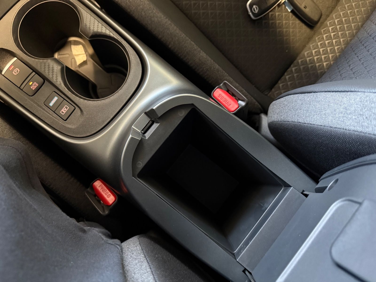 Fahrzeugabbildung Nissan Juke Hybrid N-Connecta Automatik, Winter-P.,Navi