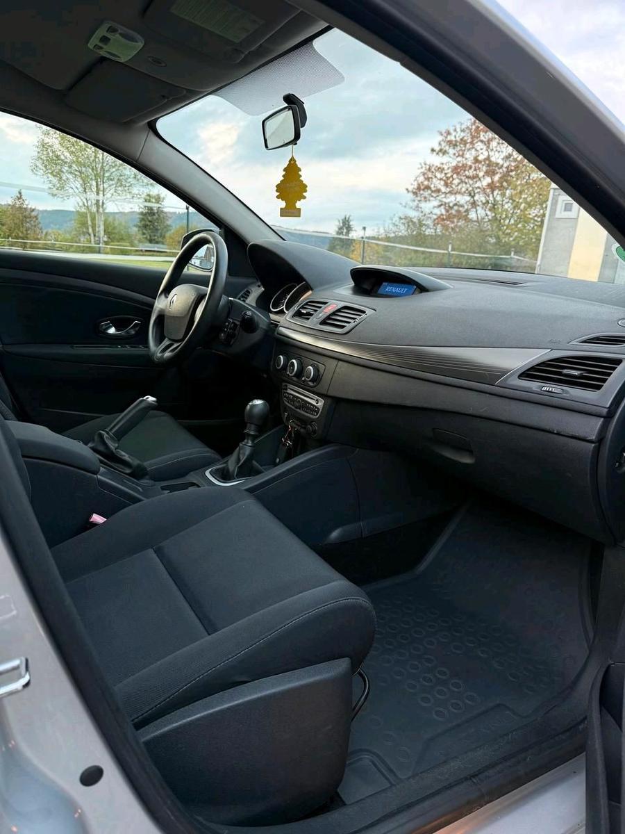 Renault Megane 2011 — photo 10