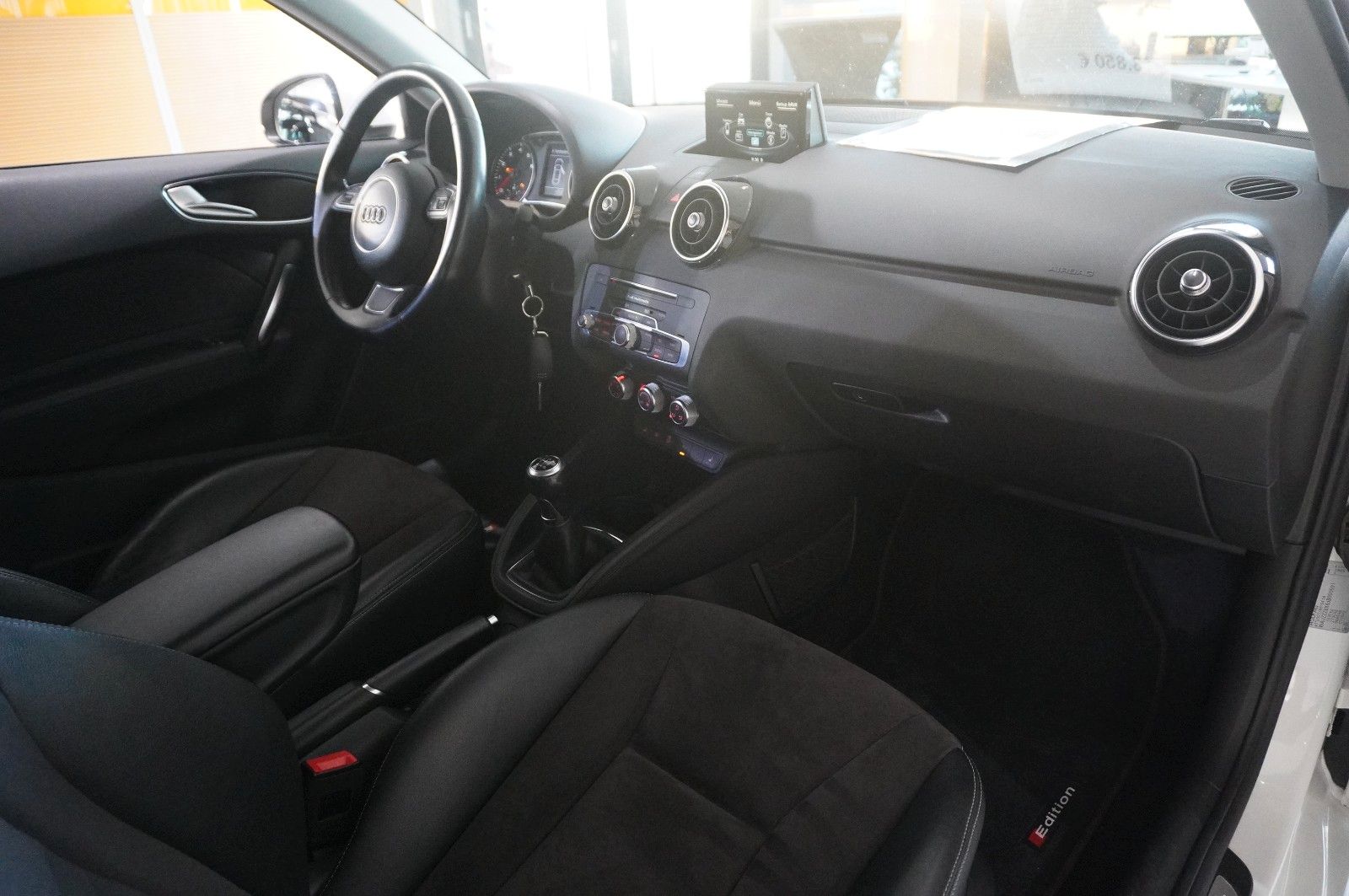 Fahrzeugabbildung Audi A1 1.4 TFSI NAVI/BI-XENON/SHZ/SPORT/PDC/TEMP/AHK