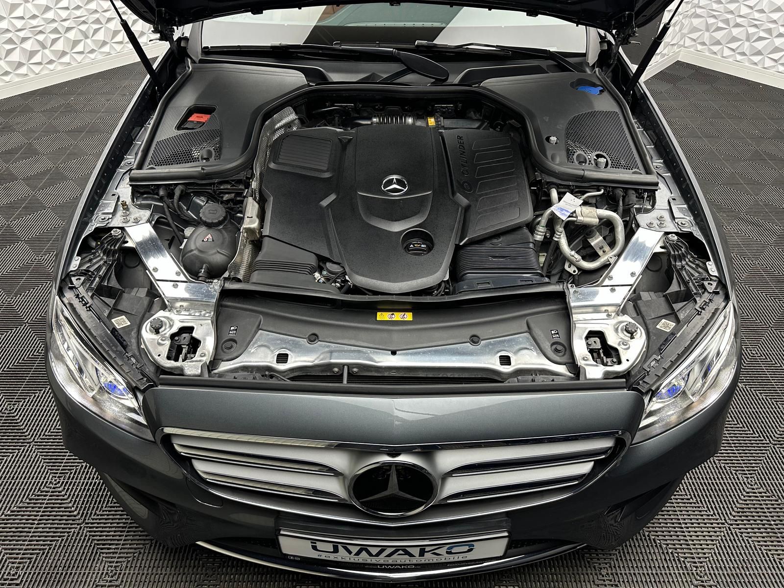 Fahrzeugabbildung Mercedes-Benz E 400d AMG/4MATIC/DISTRO/STDHZ/9G/AHK/360°/MBUX