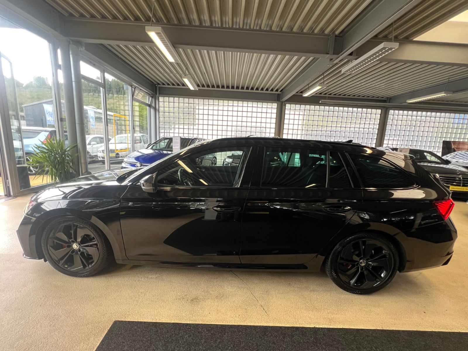 Fahrzeugabbildung SKODA Octavia  RS *HEAD-UP*4x SITZHEIZUNG*KAMERA*VIRT*